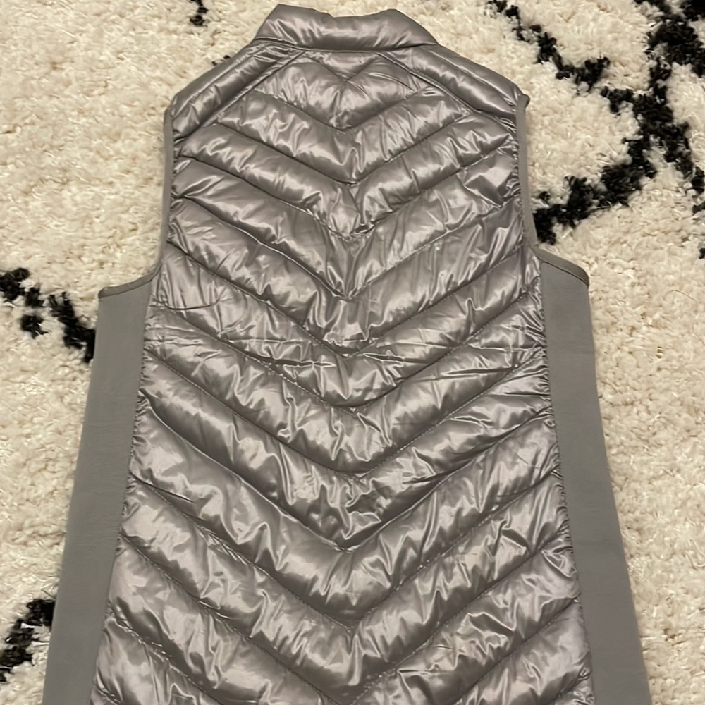 GAP Vest - Picture 2 of 4